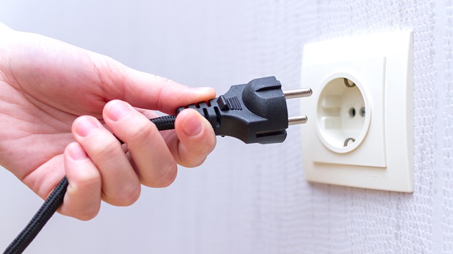 Enchufe tipo schuko con toma de tierra